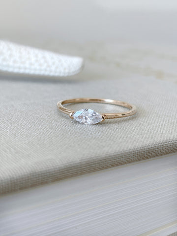 Feminine Ring - GRACE and ROSE x CLAUDIA.DFCE